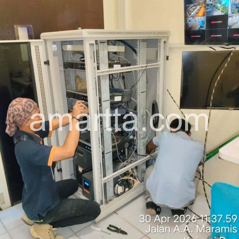 Teknisi Melakukan Maintenance NVR