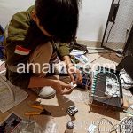 teknisi menggunakan signal fire untuk splicing kabel fo